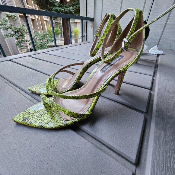 BCBGMaxazria heels - Picture 1 of 5